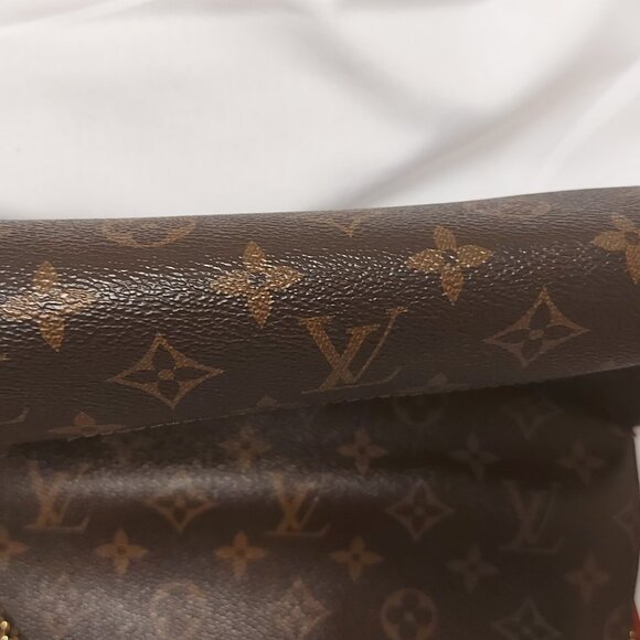 Louis Vuitton Monogram Favorite MM Bag - Picture 4 of 9